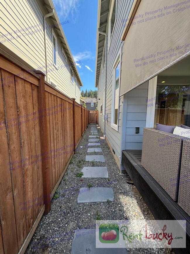 Building Photo - 2812 162nd Ave Ct E