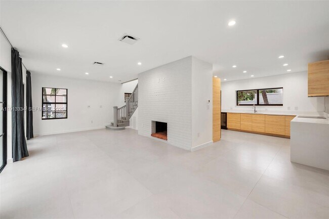 Building Photo - 151 NE 43rd St