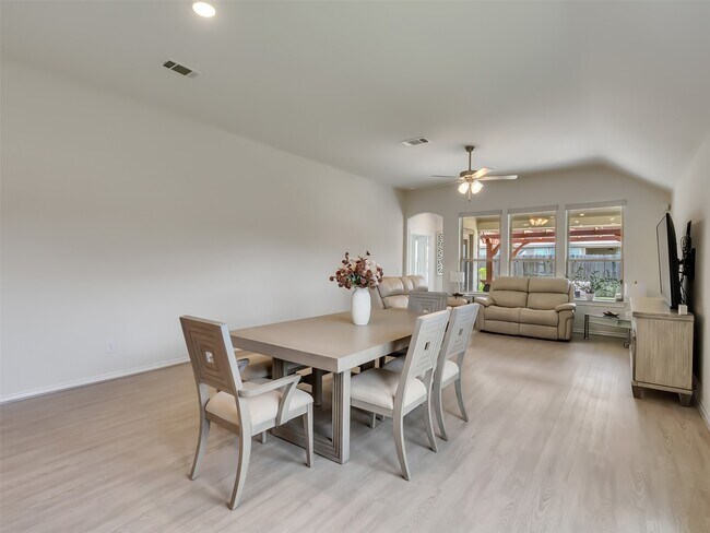 Building Photo - 27997 Lone Hollow Ln