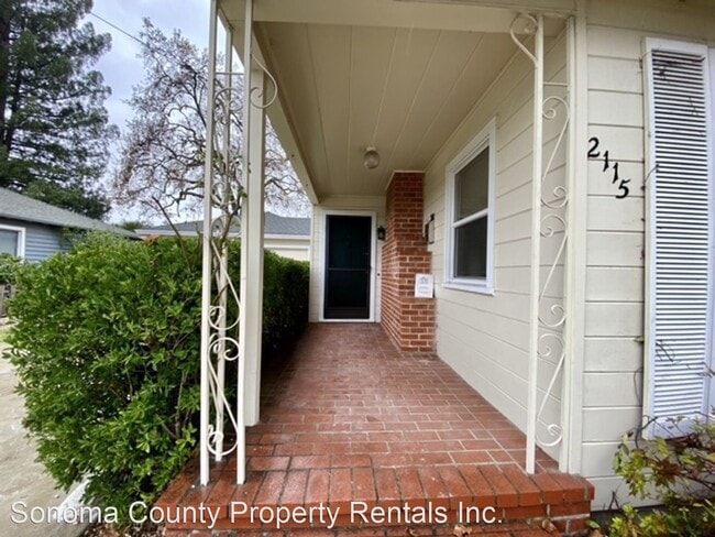 Building Photo - 3 br, 2 bath House - 2115 Montecito Ave