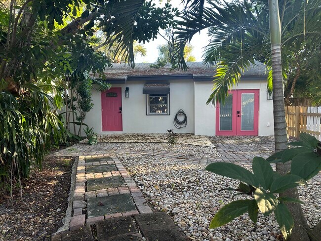 Building Photo - 5009 Spruce Ave