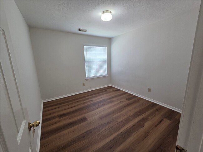 Building Photo - 17403 Canyon Knoll Dr