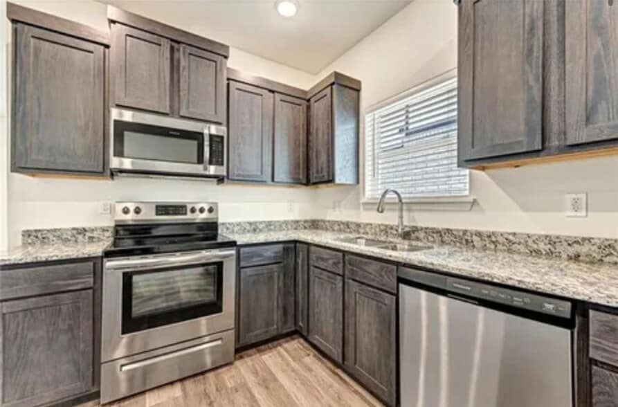 Building Photo - 926 S Benchmark Ln