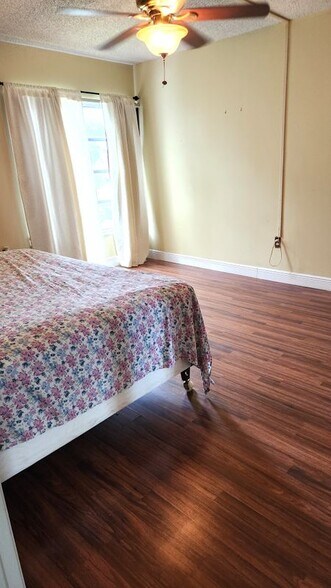 Building Photo - 4156 Inverrary Dr