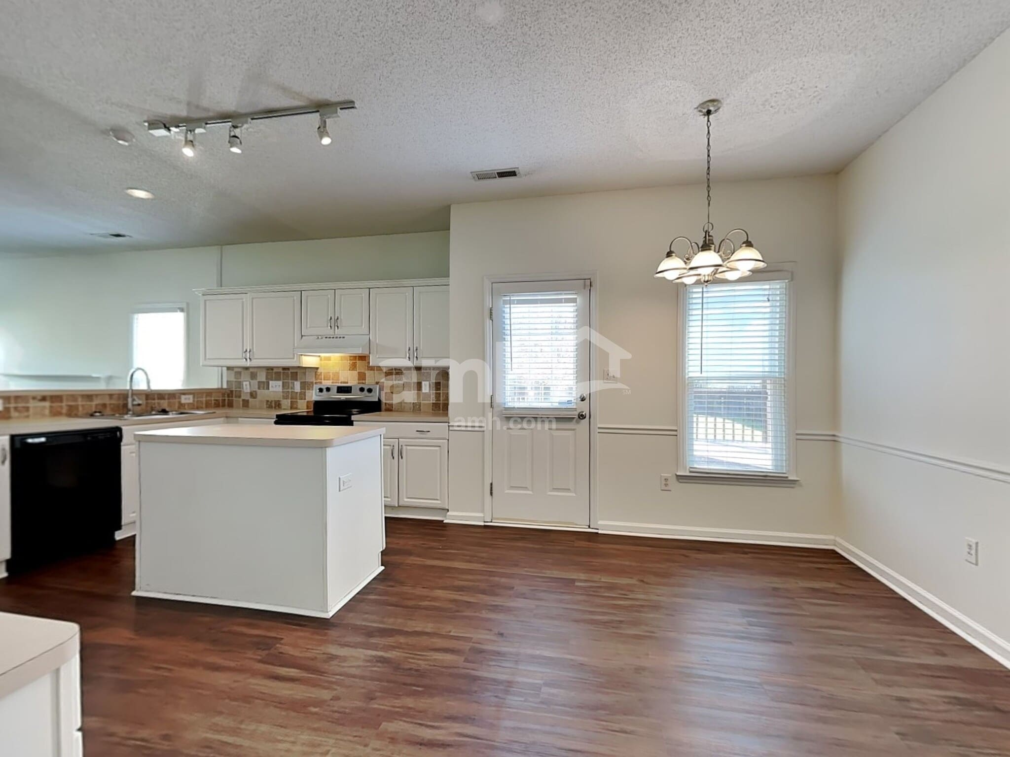 Building Photo - 3300 Kemper Ct