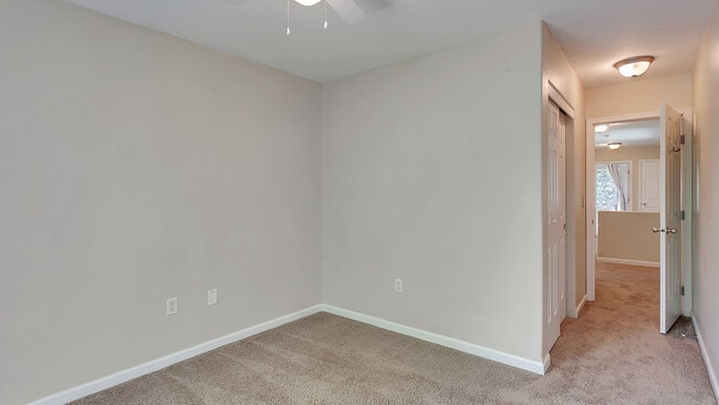 Building Photo - 9817 N Clarendon Ave