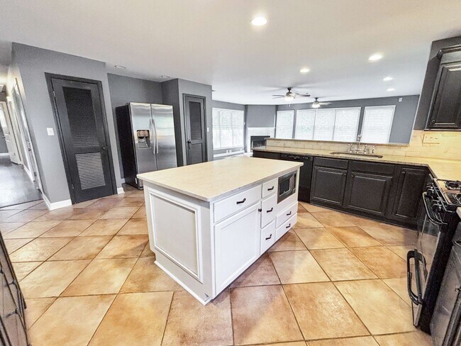 Building Photo - BEAUTIFUL Property in Marietta!