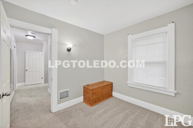 Building Photo - 4120 Parrakeet Ave