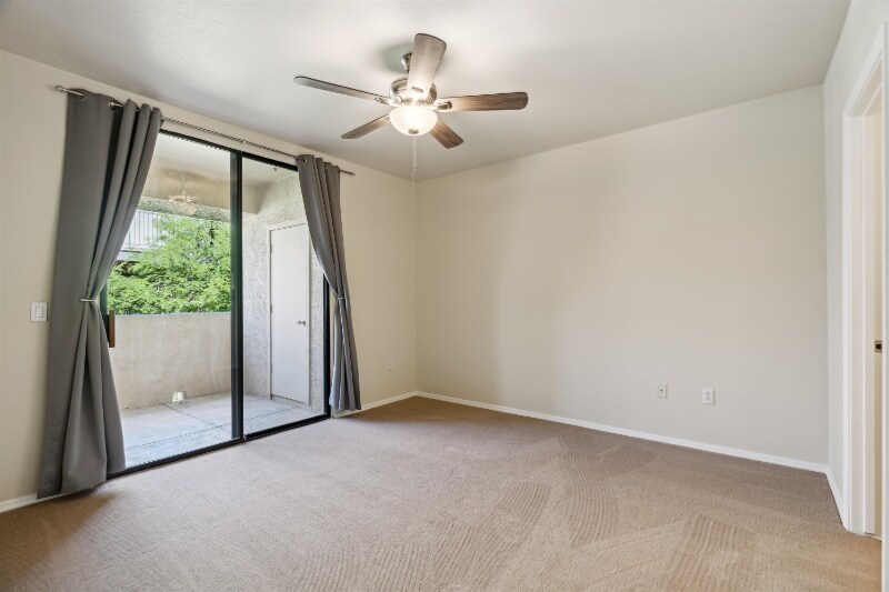 Building Photo - 4925 E Desert Cove Ave