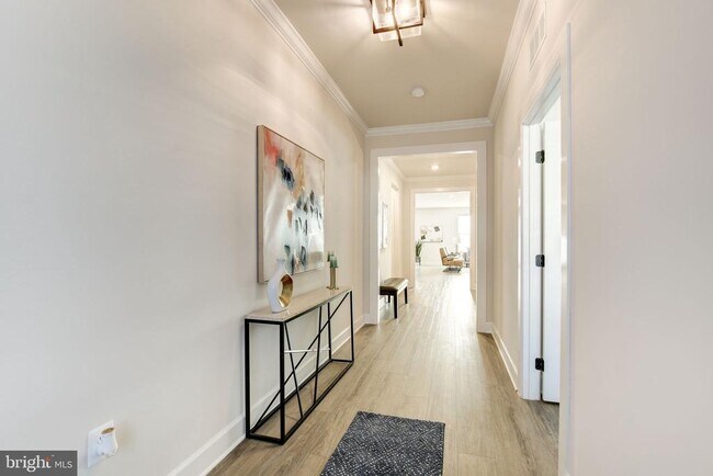 Building Photo - 6547 Clubhouse Dr