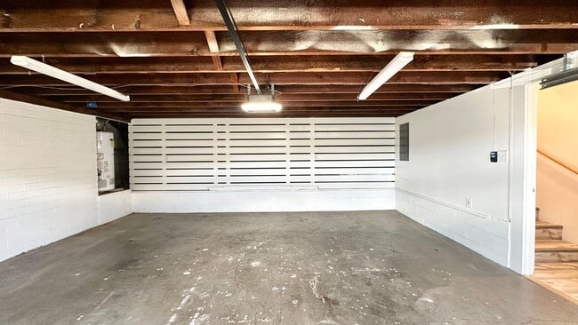 Building Photo - 2340 University Ave