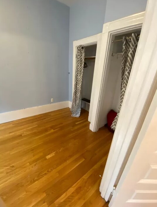 Building Photo - 869 Beacon St