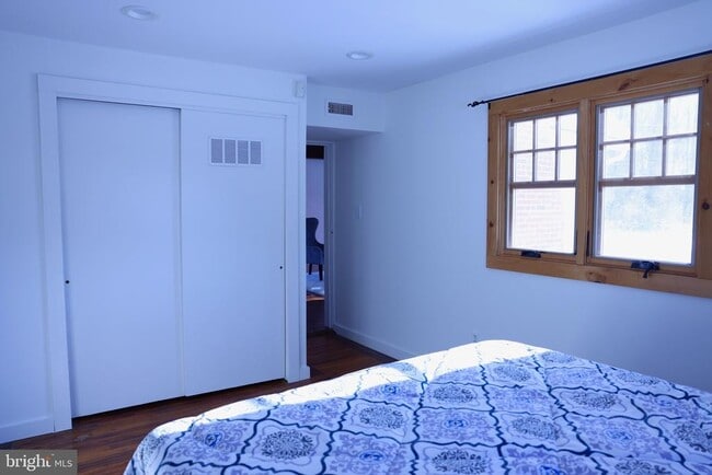 Building Photo - 2598 River Rd