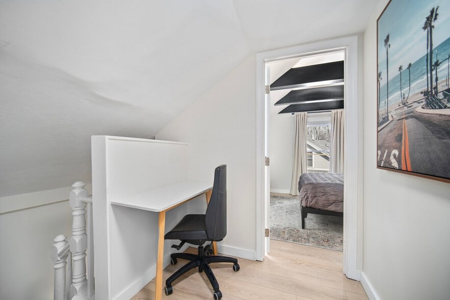 Building Photo - 105 Paul Gore St