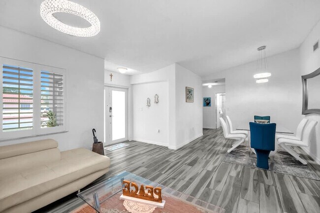 Building Photo - 909 NW 135th Ct