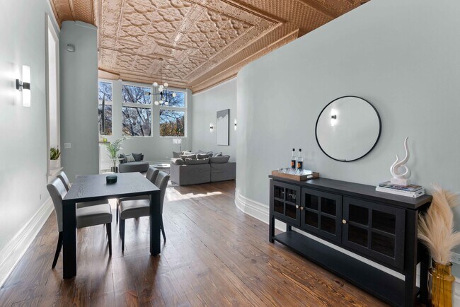 Building Photo - 1400 W Chestnut St