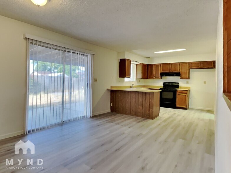 Building Photo - 7239 W Ironwood Dr