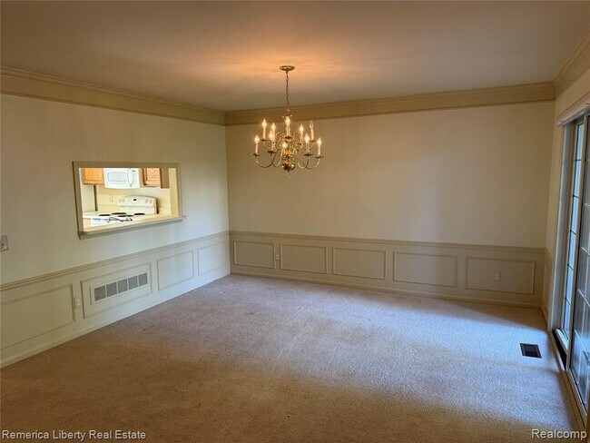 Building Photo - 39484 Village Run Dr