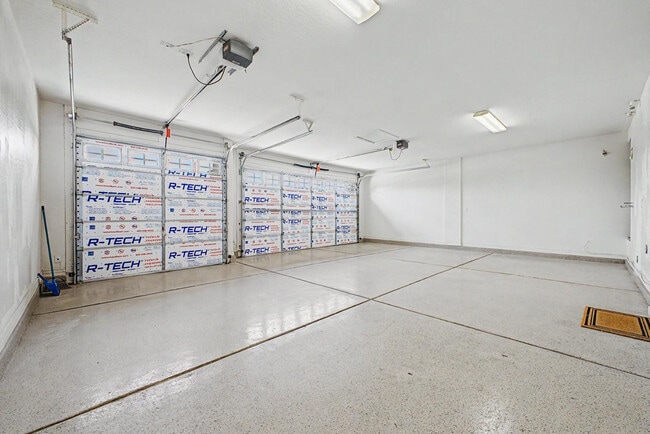 Building Photo - 8425 W Northview Ave