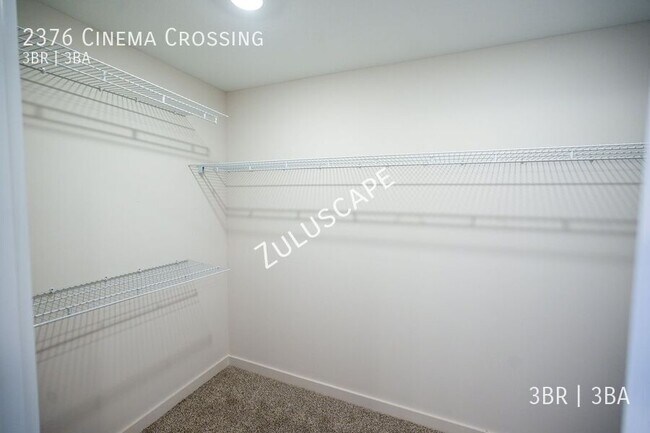 Building Photo - 1331 E Berry St