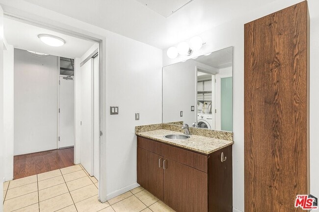 Building Photo - 200 N San Fernando Rd
