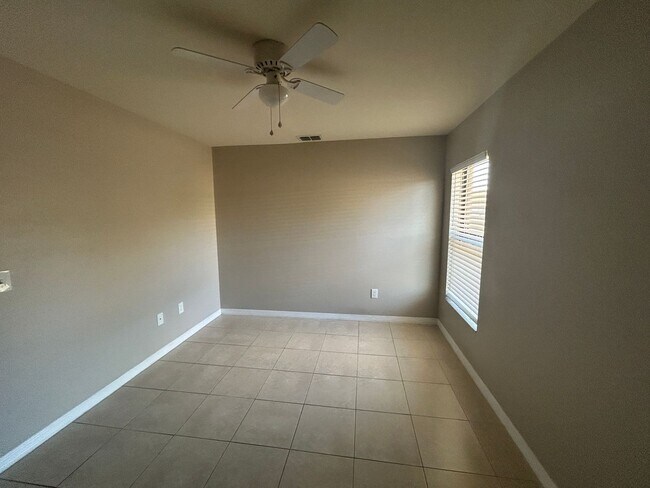 Building Photo - 523-527 SE 6 Place