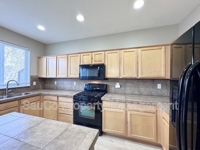 Building Photo - 3491 SE Pepperwood Way