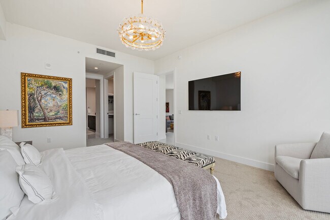 Building Photo - 301 1st St S