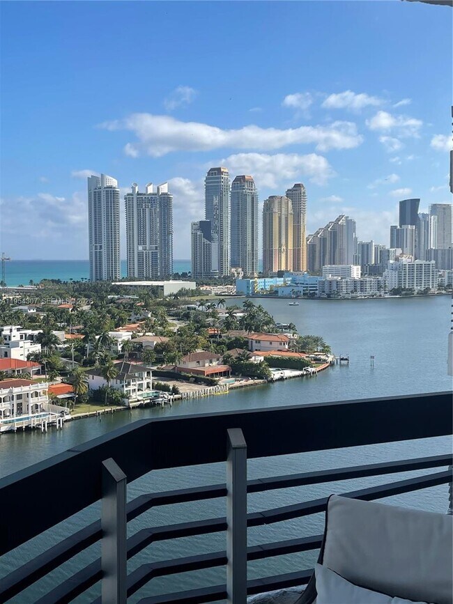 Building Photo - 19101 NE 36th Pl