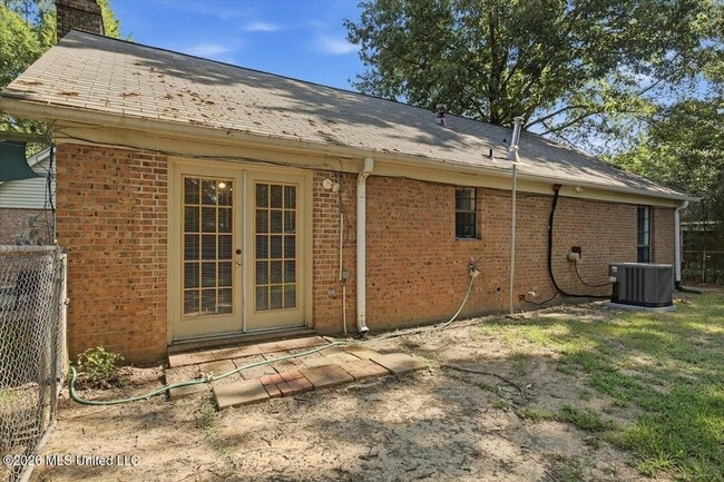 Building Photo - 131 Cypress Dr