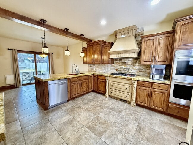 Building Photo - 6819 S Greenfield Way