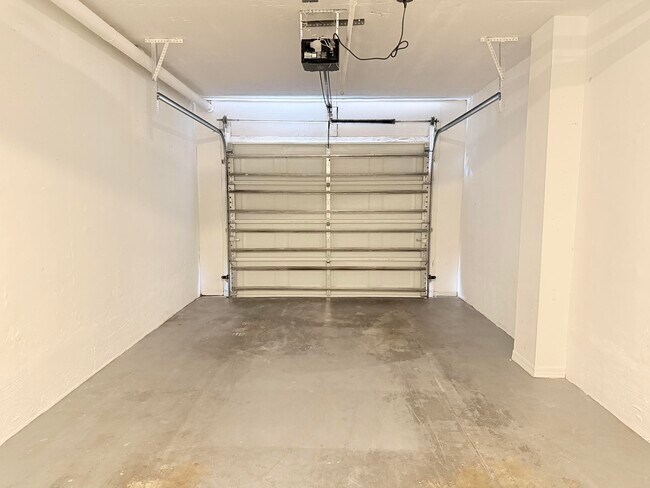 Building Photo - 4175 N Haverhill Rd