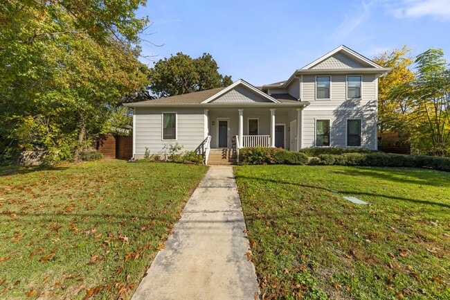 Primary Photo - 610 W 31.5 Street