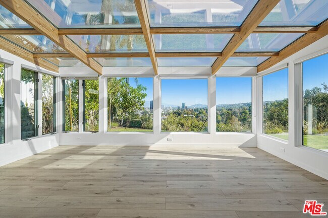 Building Photo - 16210 Bertella Dr