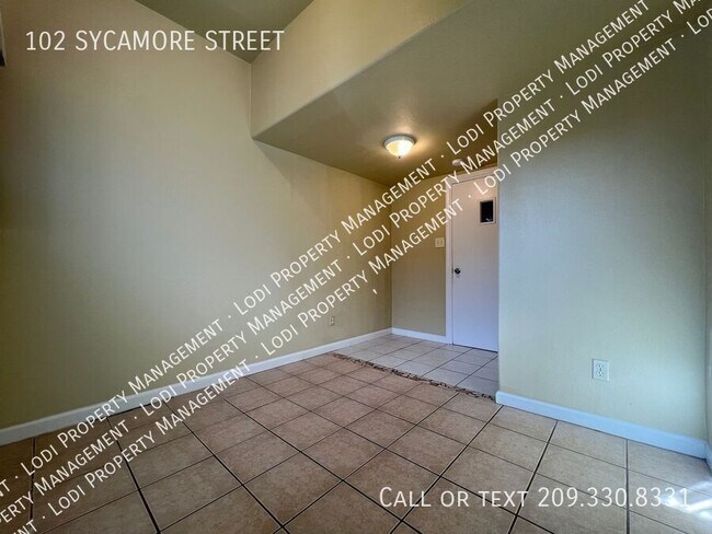 Building Photo - 102 Sycamore St