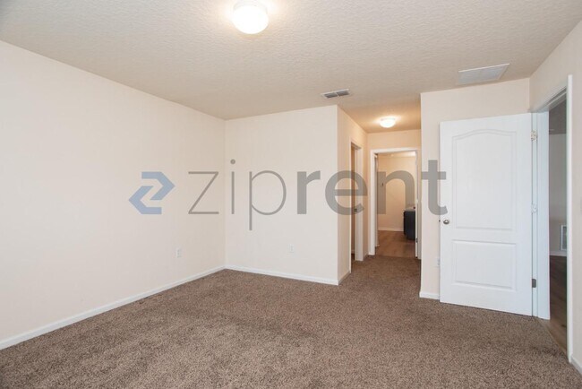 Building Photo - Unit