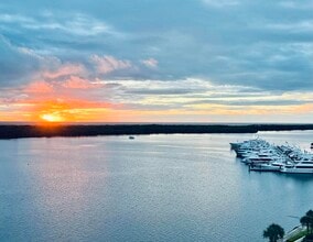 Building Photo - 132 Lakeshore Dr