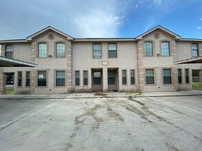Building Photo - 1502 W Kiwi
