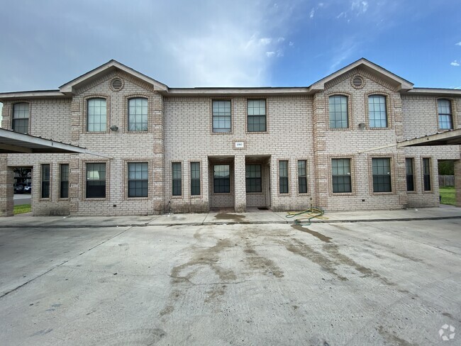 Building Photo - 1502 W Kiwi
