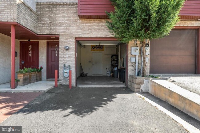Building Photo - 4041 Cresson St