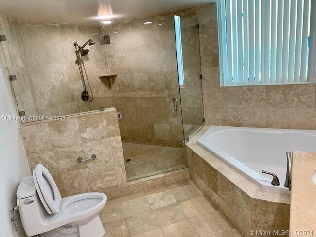 Building Photo - 1755 E Hallandale Beach Blvd