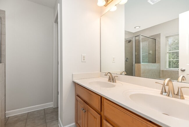 Building Photo - 8526 Suttonview Dr