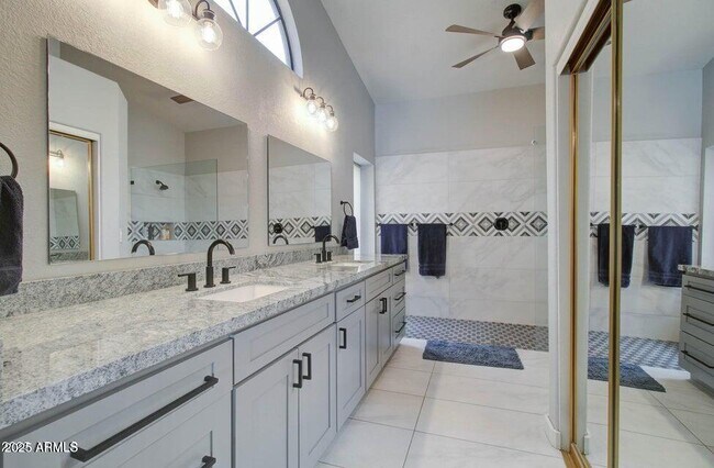 Building Photo - 372 W Larona Ln