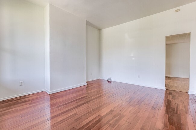 Building Photo - 834 Industry St