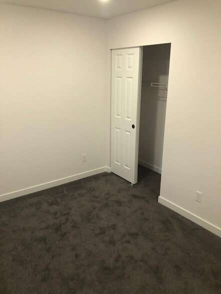 Building Photo - 7411 S Park Ave