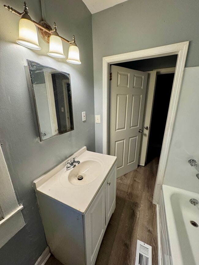 Building Photo - 1141 Brabec St