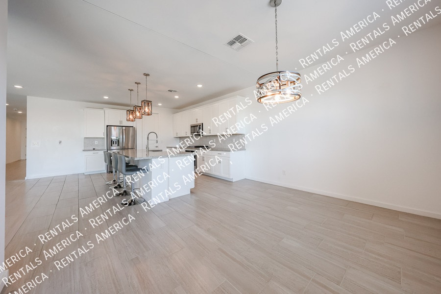 Building Photo - 40622 W Williams Way