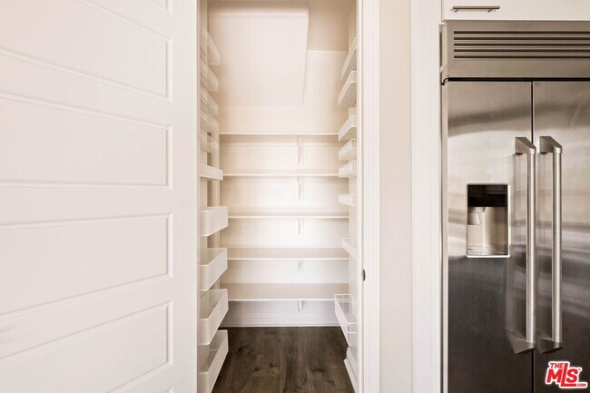 Building Photo - 5929 Spelthorne Ln