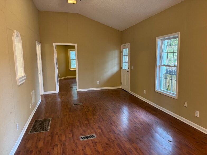 Building Photo - 3504 Fly Rd