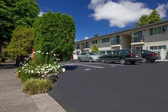 Building Photo - Irvington Flat with Timeless Classic Charm!